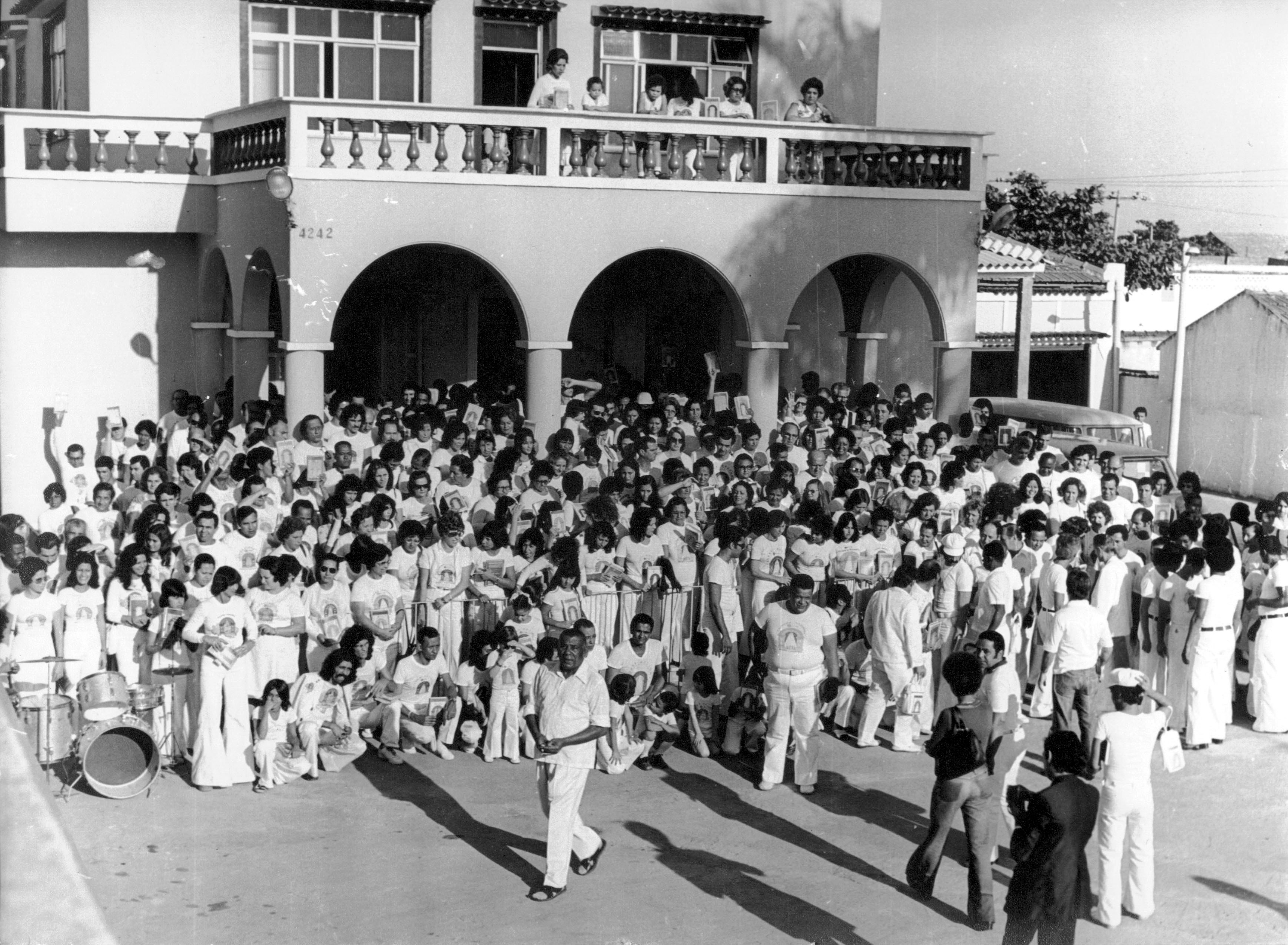 Outside the Rational Culture compound in the Rio neighborhood Baixada Fluminese, recording for the show Programa Fantastico for TV Globo, 1975. The cult's leader, Mr. Manoel Jacinto, is in front, with Tim Maia just behind in the center. Photo courtesy of Paulinho Guitara.